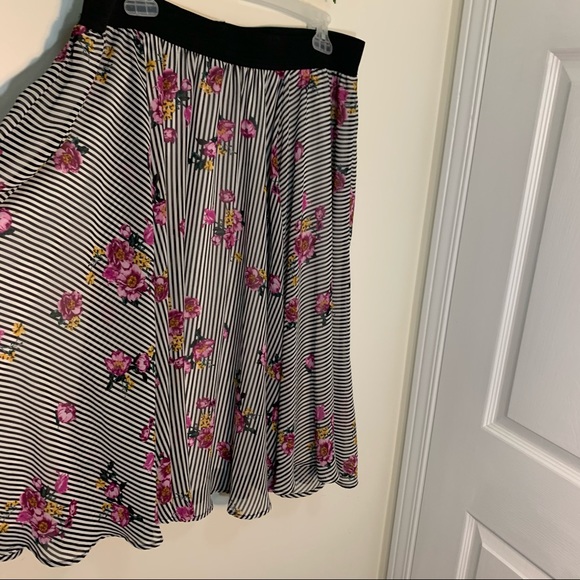 Torrid Skater Skirt Size 2X - Picture 8 of 12